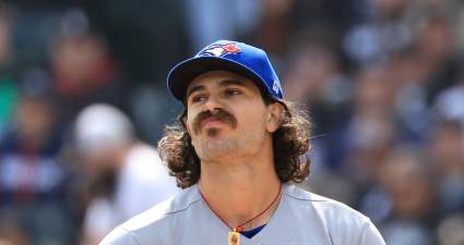 El lanzador derecho de los Blue Jays, Dylan Cease, da un impulso antes del enfrentamiento en Nueva York.