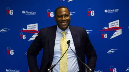 La búsqueda del gerente general de los 76ers trae malas noticias para Elton Brand.