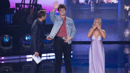 Lucas Leon, finalista de 'American Idol', actúa en su propia graduación de instituto — VIDEO