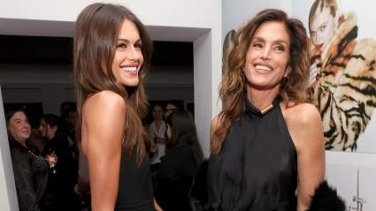 Cindy Crawford, de 60 años, y su hija Kaia Gerber, de 24, lucen conjuntos vaqueros a juego.