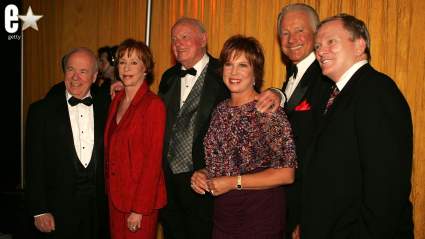 Las estrellas de 'The Carol Burnett Show', Carol Burnett y Vicki Lawrence, celebran décadas de amistad en un reencuentro nostálgico.