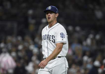 Los Gigantes de San Francisco rescinden el contrato de un jugador de la MLB con tres años de antigüedad.
