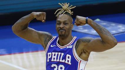 La leyenda de la NBA, Dwight Howard, muestra su cariño a Joel Embiid tras la victoria de los 76ers.