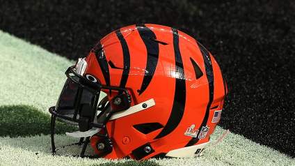 El ex receptor de los Bengals, con un contrato de 1,8 millones de dólares, anuncia su retiro.