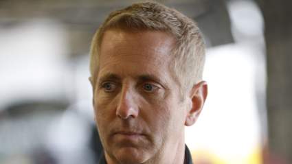 La leyenda de NASCAR, Greg Biffle, es homenajeado por Carolina del Norte tras un accidente fatal.