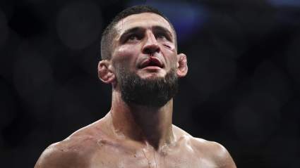 Un antiguo rival afirma que Khamzat Chimaev arrollará a Sean Strickland en UFC 328.