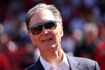 El propietario de los Red Sox, John Henry, hizo comentarios sobre los aficionados de Boston en la ceremonia de entrega de premios.