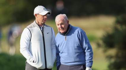 El padre de Rory McIlroy, Gerry, tuvo un invitado sorpresa en el PGA Tour.