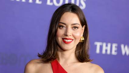 Las 11 fotos más divertidas, extravagantes y hermosas de Aubrey Plaza en la alfombra roja.