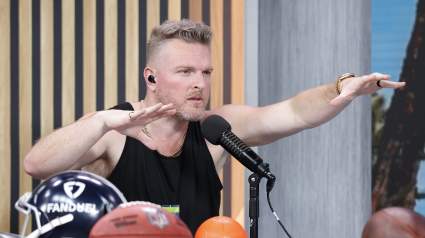 Pat McAfee reacciona al interés de los Cardinals en Aaron Rodgers en medio de la incertidumbre de los Steelers.