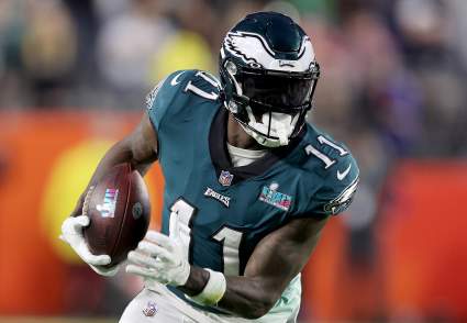 Los Patriots reciben la última actualización sobre AJ Brown, objetivo de intercambio, de parte de Adam Schefter.