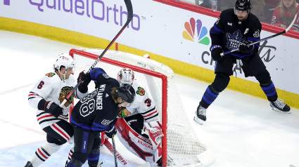 Según informes, los Blackhawks están interesados ​​en fichar a una estrella de los Maple Leafs.