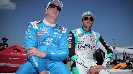 Chase Elliott dice que Kyle Busch se merece esto más que él.