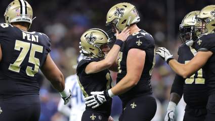 Los Jets fichan a un liniero ofensivo de 2,01 metros y se desvinculan de un receptor abierto tras el minicampamento.