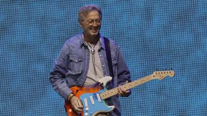 El legendario guitarrista Eric Clapton sufre un desafortunado incidente durante un concierto en España.