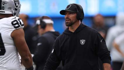 El entrenador en jefe de los Raiders, Klint Kubiak, envía un mensaje claro sobre Rob Leonard.
