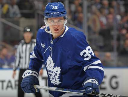 Fraser Minten, ex promesa de los Leafs, recibe votos para el premio Calder al Novato del Año.