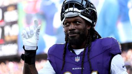 El ex ala defensiva de los Ravens, Jadeveon Clowney, es considerado la "mejor opción" para un contendiente de la NFC.