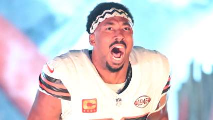 La atención se centra en Myles Garrett de los Browns al comenzar los entrenamientos de pretemporada.