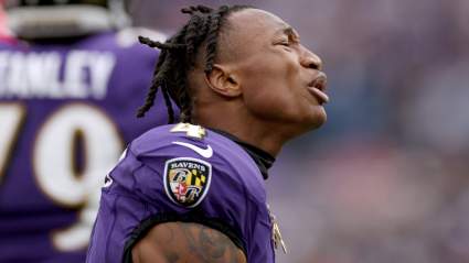 El receptor de los Ravens, Zay Flowers, continúa con el juego de culpas durante la pretemporada.