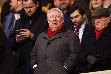 Sir Alex Ferguson fue trasladado de urgencia al hospital antes del partido entre el Manchester United y el Liverpool: un susto repentino por su salud conmocionó a los aficionados.