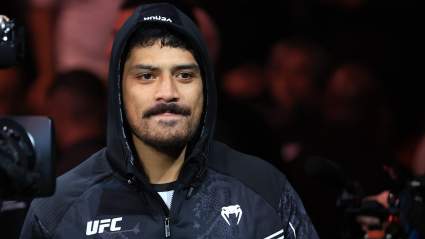 UFC firma un nuevo contrato con un peleador de peso semipesado.