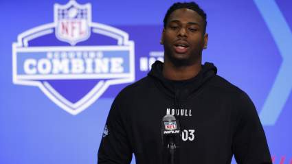 El ex ala cerrada de los Eagles, Jaheim Bell, llega a la AFC Norte.