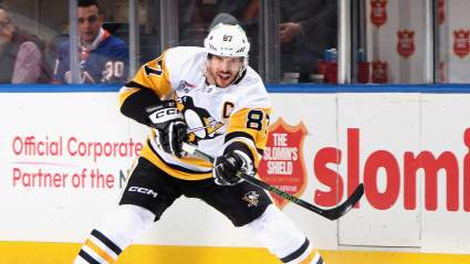 Sidney Crosby, de los Penguins, anuncia su próximo fichaje.