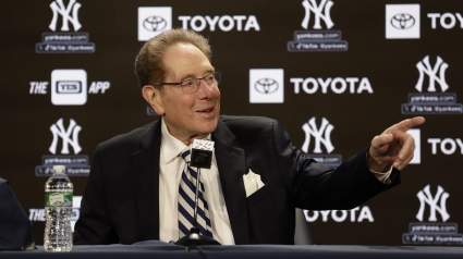 Muere a los 87 años John Sterling, la legendaria voz de los Yankees en la radio.
