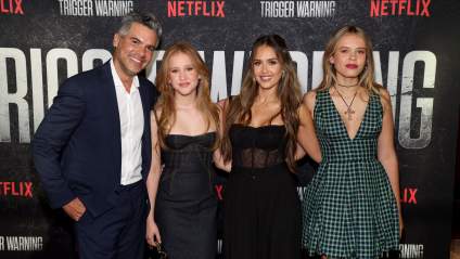 La hija de Jessica Alba, que es idéntica a ella, sigue los pasos de su padre tras graduarse de la escuela secundaria.
