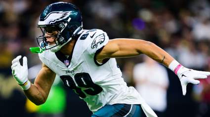 Instan a los Eagles a que detengan la liberación del receptor campeón del Super Bowl.