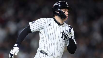 Ex jardinero de los Yankees, despedido por los Padres tras una lesión.
