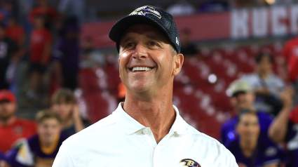 John Harbaugh menciona el despido de los Ravens en su discurso de graduación.
