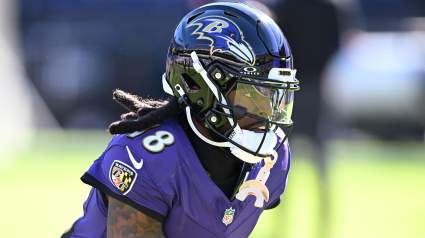 Un ex receptor de los Ravens da una excusa descabellada para negarse a entrar al partido.