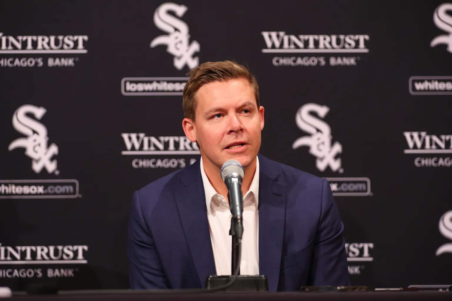 Los Chicago White Sox anuncian un intercambio antes del partido contra los Cubs.