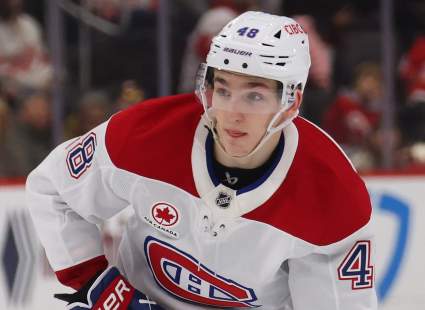 Lane Hutson, de los Canadiens, se sincera brutalmente tras el costoso error cometido en el primer partido.