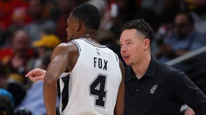 Los Spurs sufren un duro golpe por la lesión de De'Aaron Fox antes del primer partido.