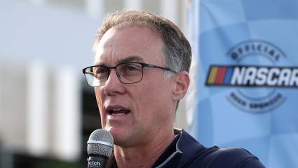 Kevin Harvick, de NASCAR, arremete contra la falta de potencia en el automovilismo.