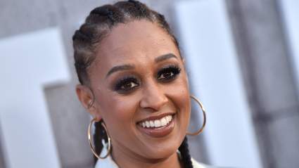 Tia Mowry revoluciona internet con el lanzamiento triunfal de su nuevo novio, Javoné Williams, en Cabo.
