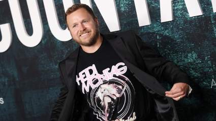 Spencer Pratt convierte el partido de los Lakers en una parada de campaña con una aparición a pie de cancha.