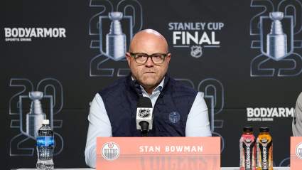 Stan Bowman aborda los problemas de portería de los Oilers.