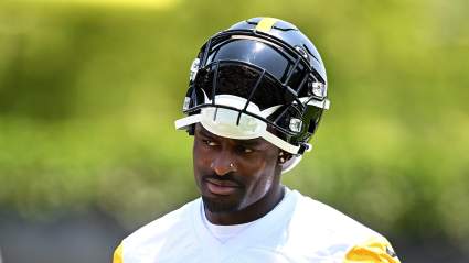 DK Metcalf habla abiertamente sobre el receptor novato de los Steelers durante los entrenamientos de pretemporada.