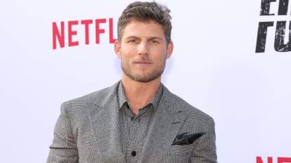 Travis Van Winkle anima adorablemente a su madre en un vídeo de entrenamiento conjunto.