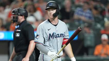 Los Mets mantienen al veterano jugador de cuadro tras el revés sufrido por Jorge Polanco.