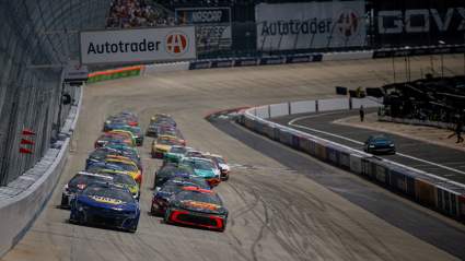 NASCAR añade compuesto de tracción a Dover como parte de los preparativos para la Carrera de las Estrellas.