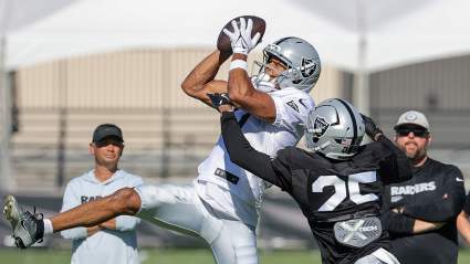 Ex receptor de los Raiders se retira de la NFL a los 28 años tras un cambio de rumbo en su carrera.