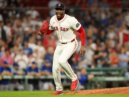 Aroldis Chapman, de los Red Sox, supera a una leyenda de la MLB mientras Boston vence a los Royals.