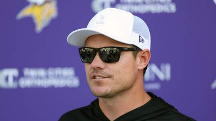 Kevin O'Connell, de los Vikings, ofrece información actualizada sobre la lesión del novato Caleb Banks.