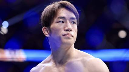 Kai Asakura reacciona tras el nocaut de Cameron Smotherman en UFC Macao.