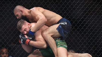 Dricus Du Plessis analiza el combate entre Khamzat Chimaev y Sean Strickland.